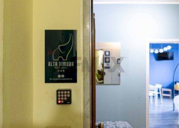 Hall / corridoio - Attività Commerciale Piazza Della Repubblica
 
31, Catania - foto 1