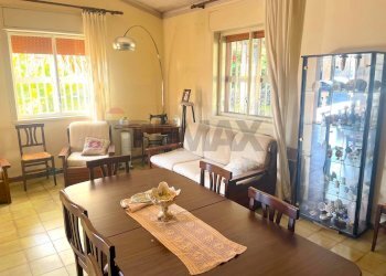 Sala da pranzo - Villa Via Rosario Livatino
 
38, Pedara - foto 5