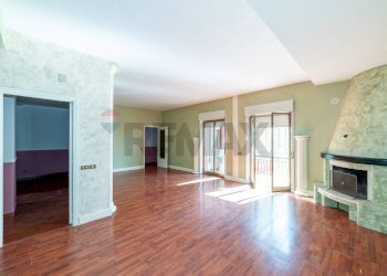 Stanza vuota - Trilocale Viale Papa Giovanni XXIII
 
34, Camporotondo Etneo - foto 1