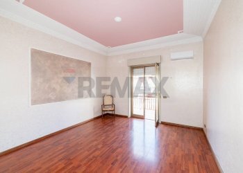 Stanza vuota - Trilocale Viale Papa Giovanni XXIII
 
34, Camporotondo Etneo - foto 7