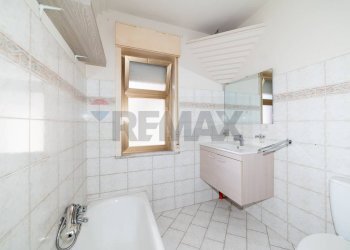Bagno - Trilocale Viale Papa Giovanni XXIII
 
34, Camporotondo Etneo - foto 12