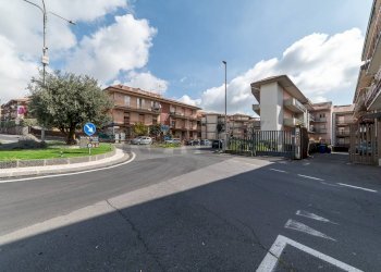 Edificio all\'aperto - Trilocale Viale Papa Giovanni XXIII
 
34, Camporotondo Etneo - foto 29