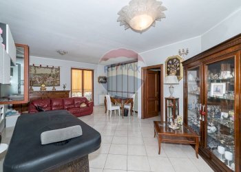 Sala da pranzo - Quadrilocale Via Enrico Toti
 
37, Motta Sant'Anastasia - foto 4