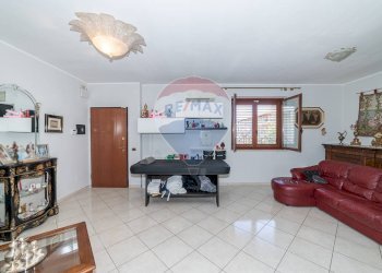 Sala da pranzo - Quadrilocale Via Enrico Toti
 
37, Motta Sant'Anastasia - foto 5