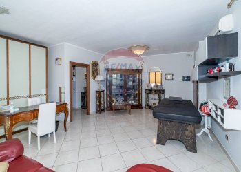 Sala da pranzo - Quadrilocale Via Enrico Toti
 
37, Motta Sant'Anastasia - foto 6