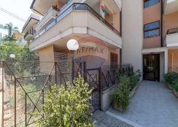 Edificio all\'aperto - Quadrilocale Via Enrico Toti
 
37, Motta Sant'Anastasia - foto 27