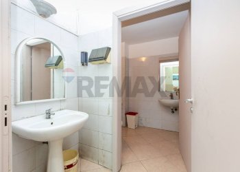 Bagno - Attività Commerciale Via Domenico Tempio
24, Catania - foto 13