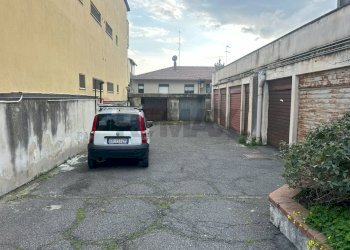 Edificio all\'aperto - Box Via Giacomo Leopardi
 
6, Gravina di Catania - photo 3