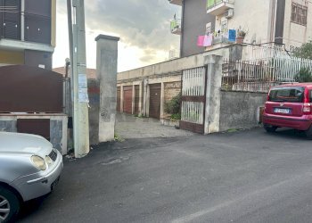 Edificio all\'aperto - Box Via Giacomo Leopardi
 
6, Gravina di Catania - photo 5