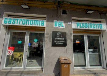 Edificio all\'aperto - Attività Commerciale Via Plebiscito
 
869, Catania - foto 1