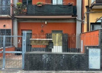 Edificio all\'aperto - Casa semi indipendente Via Fiume
 
21/23, Catania - foto 4