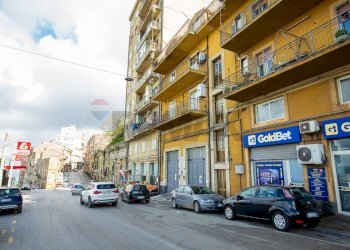 Edificio all\'aperto - Casa indipendente Corso Sicilia
 
23, Enna - foto 1