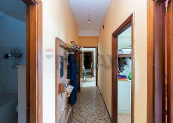 Hall / corridoio - Casa indipendente Corso Sicilia
 
23, Enna - foto 20