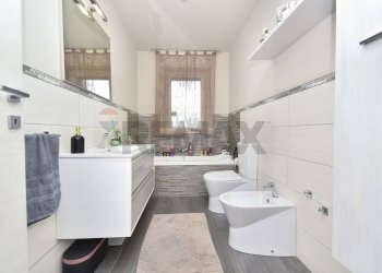 Bagno - Trilocale Via Pietra Dell'Ova
 
374, Tremestieri Etneo - foto 15