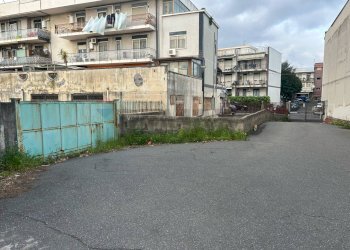 Edificio all\'aperto - Magazzino Via Don Bosco
 
54, Gravina di Catania - foto 2