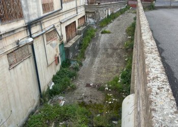 Edificio all\'aperto - Magazzino Via Don Bosco
 
54, Gravina di Catania - foto 3
