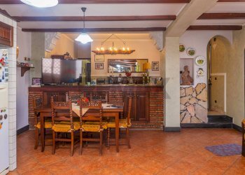 Sala da pranzo - Villa a Schiera Via Andrea Mantegna
 
19, Belpasso - foto 31