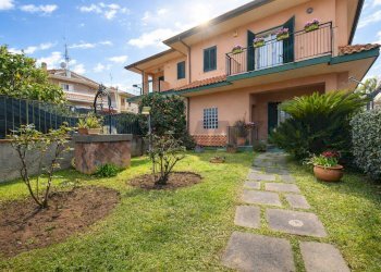 Giardino - Villa Via Luigi Capuana
 
10, Aci Sant'Antonio - foto 1