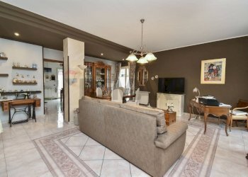 Sala da pranzo - Villa Via Luigi Capuana
 
10, Aci Sant'Antonio - foto 5