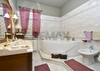 Bagno - Villa Via Luigi Capuana
 
10, Aci Sant'Antonio - foto 7