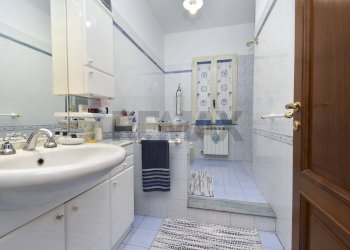 Bagno - Villa Via Luigi Capuana
 
10, Aci Sant'Antonio - foto 16