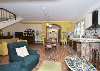 Sala da pranzo - Villa Via Luigi Capuana
 
10, Aci Sant'Antonio - foto 21