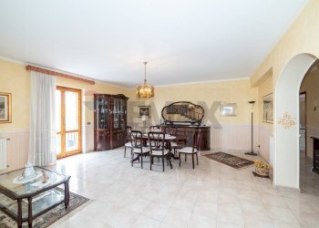 Sala da pranzo - Villa Bifamiliare Via Empedocle di Agrigento
 
5, Aci Sant'Antonio - foto 1