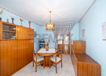 Sala da pranzo - Villa Bifamiliare Via Empedocle di Agrigento
 
5, Aci Sant'Antonio - foto 8