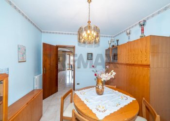 Sala da pranzo - Villa Bifamiliare Via Empedocle di Agrigento
 
5, Aci Sant'Antonio - foto 9