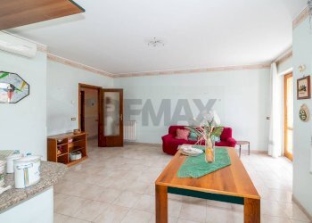 Soggiorno - Villa Bifamiliare Via Empedocle di Agrigento
 
5, Aci Sant'Antonio - foto 17