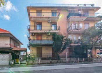 Edificio all\'aperto - Trilocale Via Nicola Coviello
 
9, Gravina di Catania - foto 3