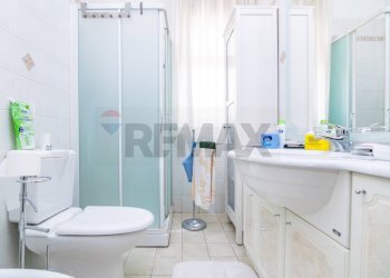 Bagno - Trilocale Via Nicola Coviello
 
9, Gravina di Catania - foto 17