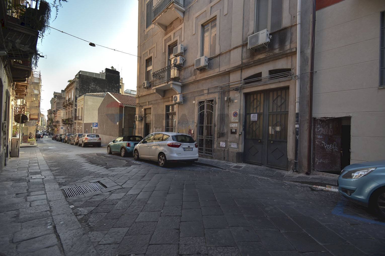 Edificio all\'aperto - Negozio Via Redentore
 
56, Catania - foto 1