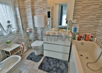 Bagno - Three-room apartment via 5 Giornate
 
18, Bollate - photo 15