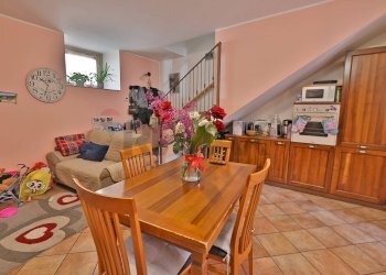 Sala da pranzo - Casa semi indipendente via Roma
 
6, Longone al Segrino - foto 5