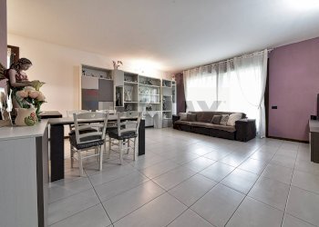 Sala da pranzo - Trilocale VIa G. Garibaldi
 
4, Nova Milanese - foto 2