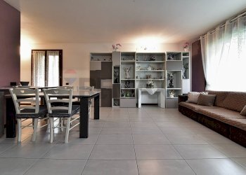 Sala da pranzo - Trilocale VIa G. Garibaldi
 
4, Nova Milanese - foto 4