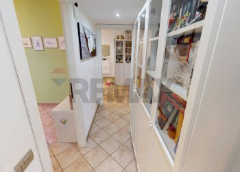 Hall / corridoio - Trilocale Rodano - foto 22