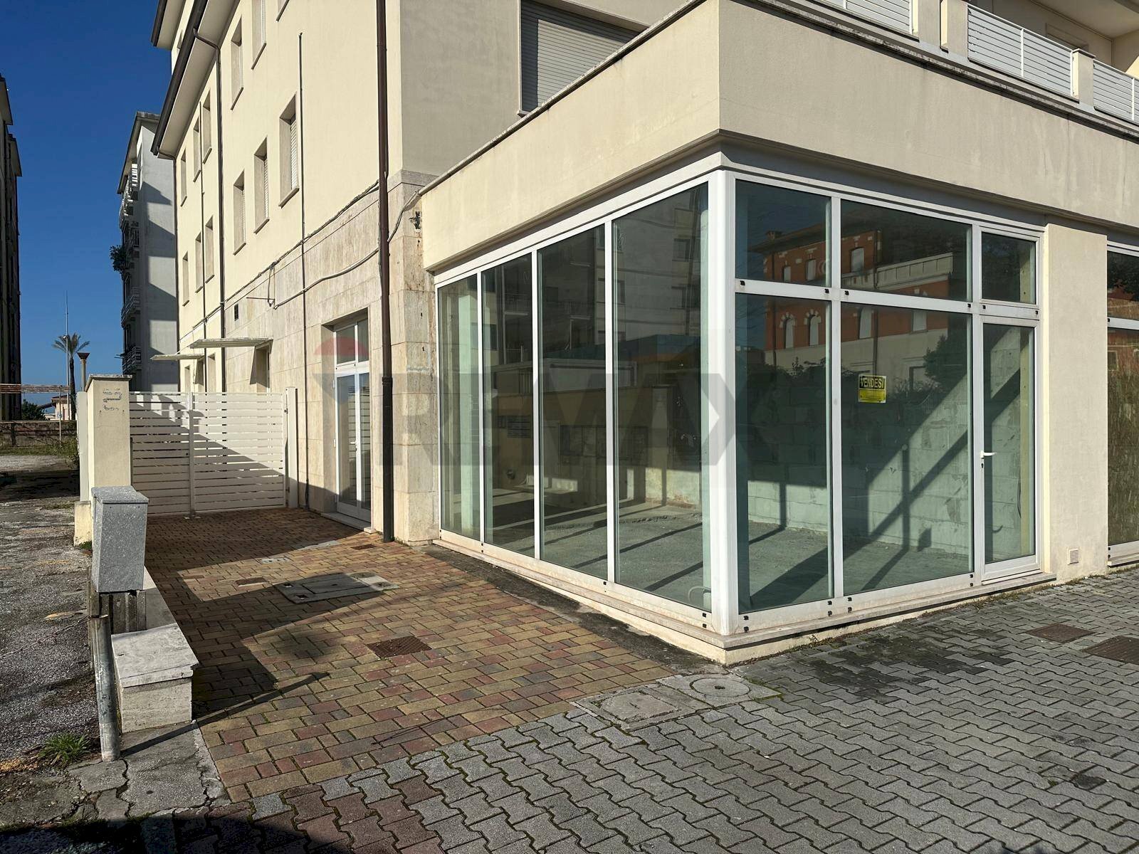 Edificio all\'aperto - Negozio Viale Colombo
 
424, Camaiore - foto 1