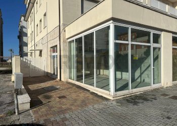 Edificio all\'aperto - Negozio Viale Colombo
 
424, Camaiore - foto 1