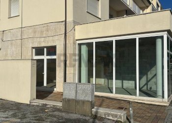 Edificio all\'aperto - Negozio Viale Colombo
 
424, Camaiore - foto 2