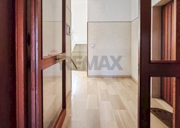 Hall / corridoio - Commercial Premises Via Orazio Comes
 
16, Bari - photo 31