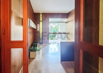 Hall / corridoio - Commercial Premises Via Orazio Comes
 
16, Bari - photo 32