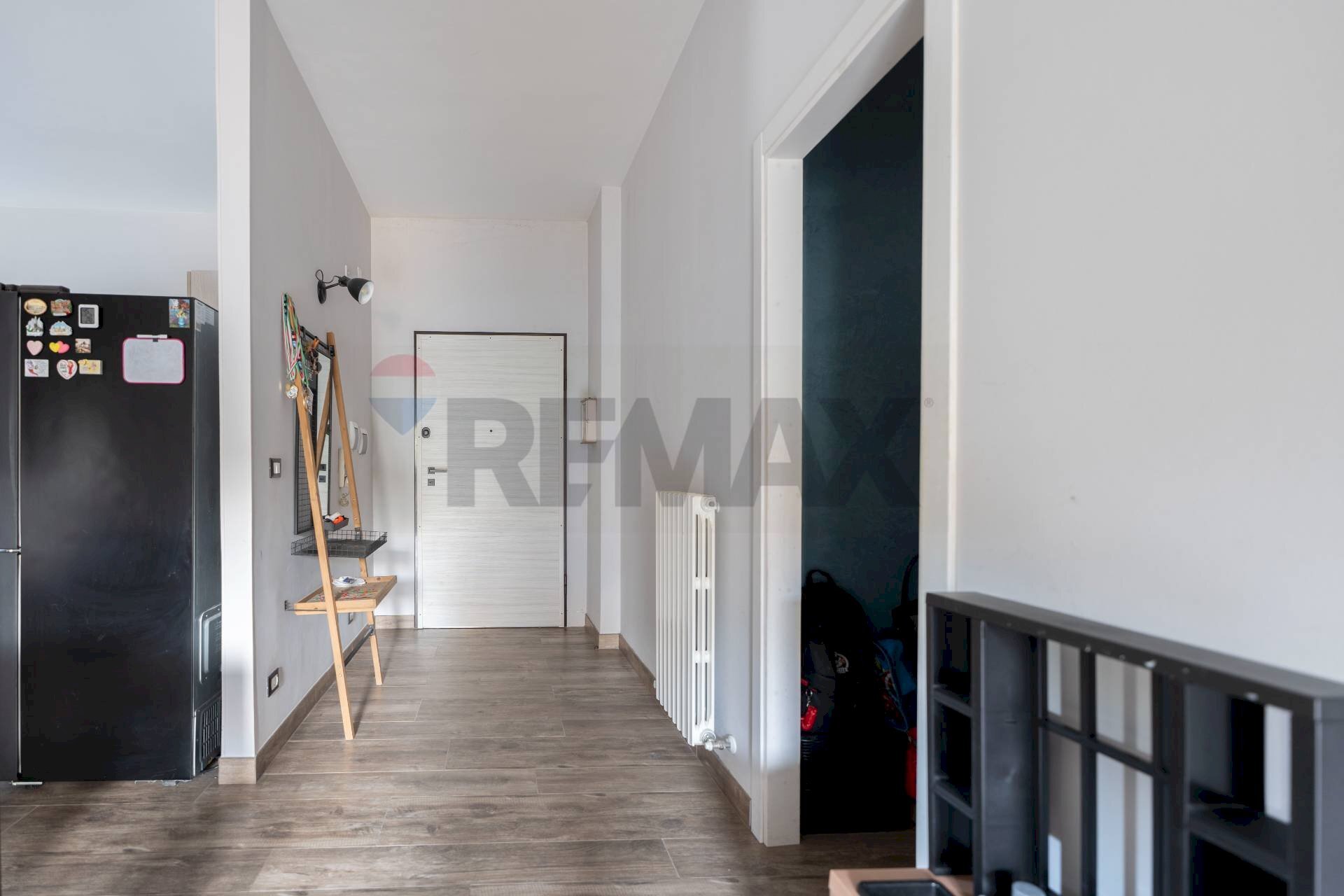 Hall / corridoio - Trilocale via Leonardo da Vinci
 
21, Monte Roberto - foto 3