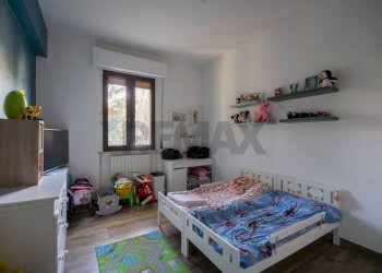 Camera / camera da letto - Three-room apartment via Leonardo da Vinci
 
21, Monte Roberto - photo 20