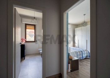Hall / corridoio - Three-room apartment via Leonardo da Vinci
 
21, Monte Roberto - photo 26