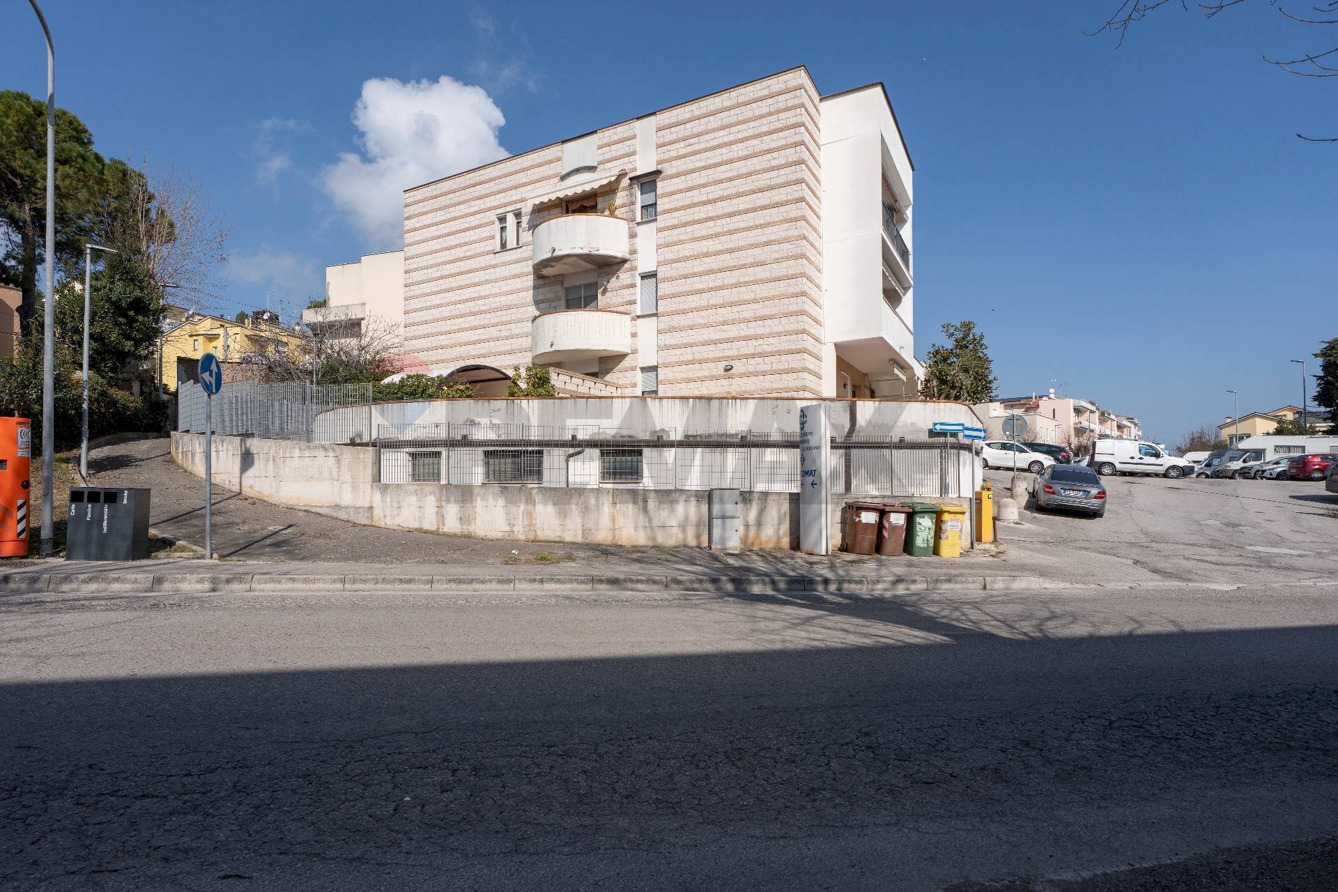 Edificio all\'aperto - Bilocale VIA NAZARIO SAURO
 
13, Recanati - foto 3