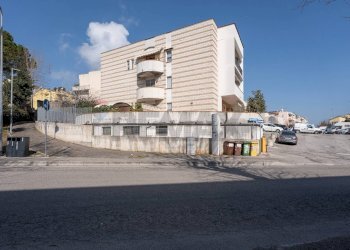 Edificio all\'aperto - Bilocale VIA NAZARIO SAURO
 
13, Recanati - foto 3