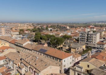 Edificio all\'aperto - Shop Largo Guglielmo Oberdan
 
26, Chiaravalle - photo 3