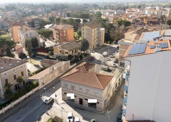 Edificio all\'aperto - Shop Largo Guglielmo Oberdan
 
26, Chiaravalle - photo 5